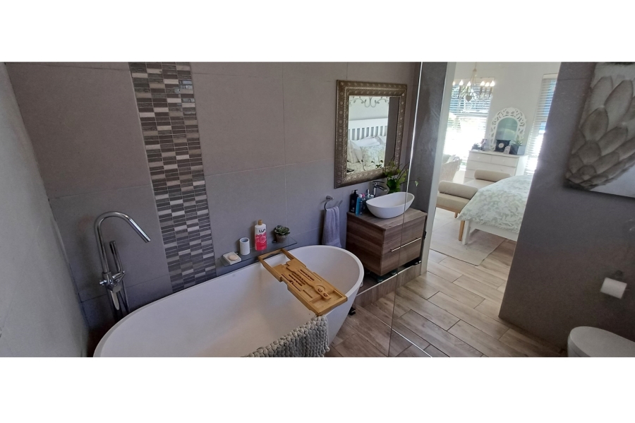 5 Bedroom Property for Sale in Jim Fouchepark Free State